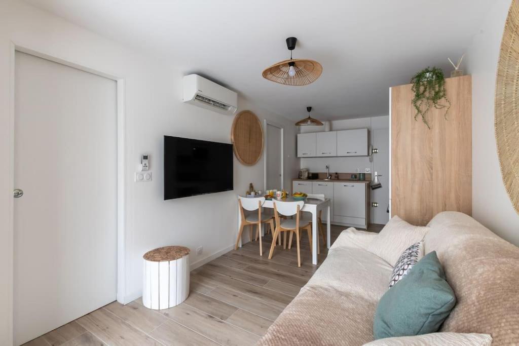 La Perle Du Port * Terrasse * Clim * Mer A 5 Min * Chambre * การ์นง-ปลาจ ภายนอก รูปภาพ